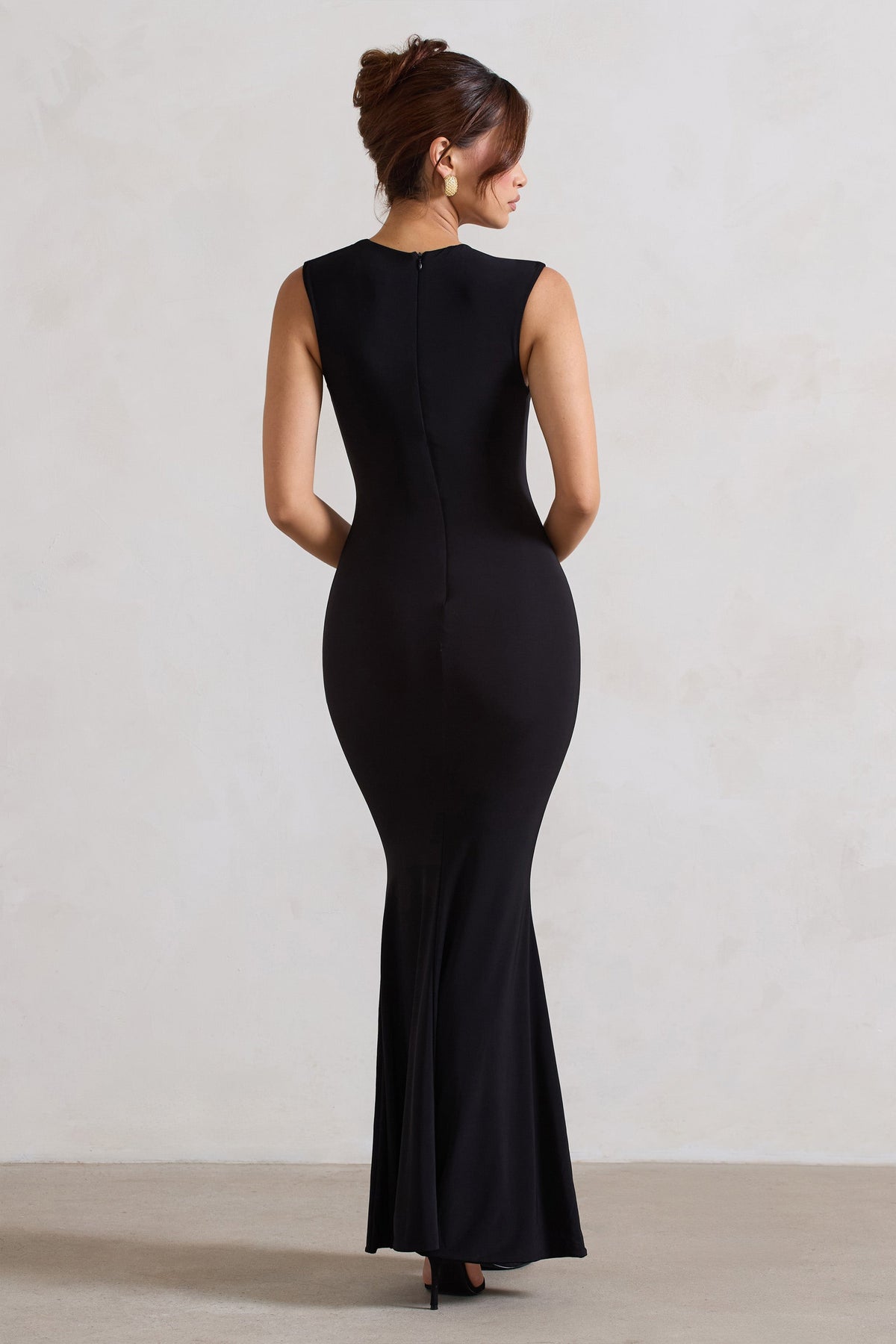 WB_HR_CL129786002-BehindTheScenesBlackSleevelessCut-OutMaxiDress8