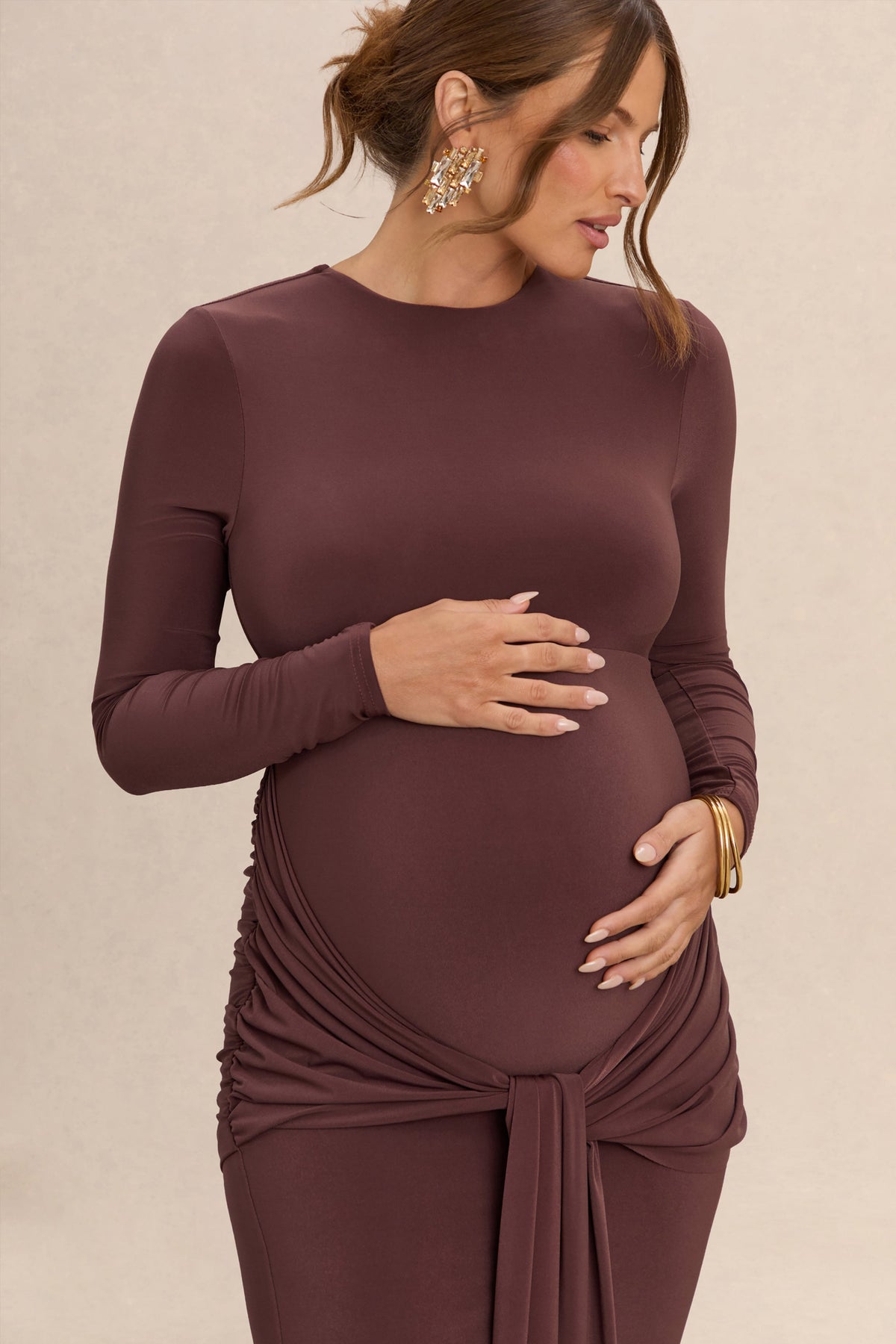ECM_HR_CL137382021---Aveny-Brown-Crew-Neck-Maternity-Maxi-Dress-With-Ruched-Detailing-And-Sash-6.jpg