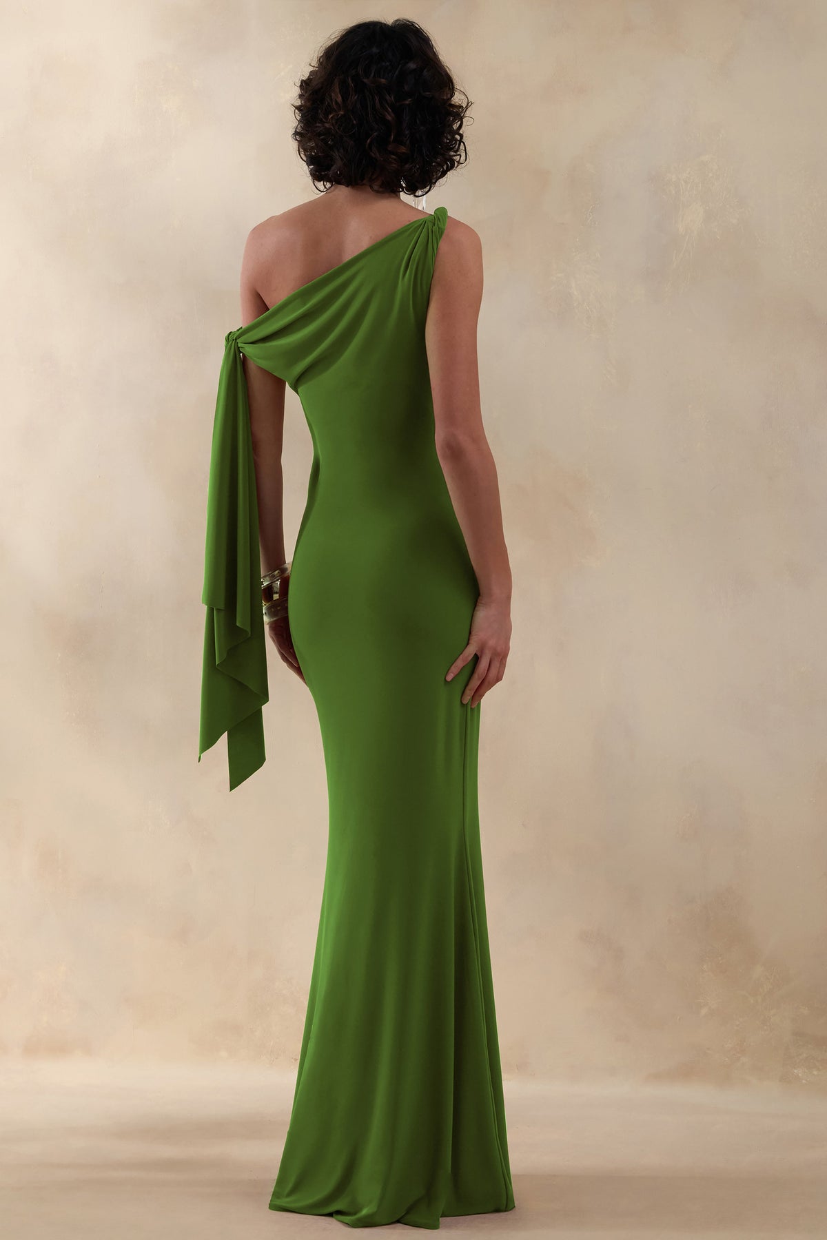 ECM_HR_CL137522037---Vista-_-Green-Asymmetric-Neck-Maxi-Dress-With-Knot-Sleeve-Detail_02.jpg
