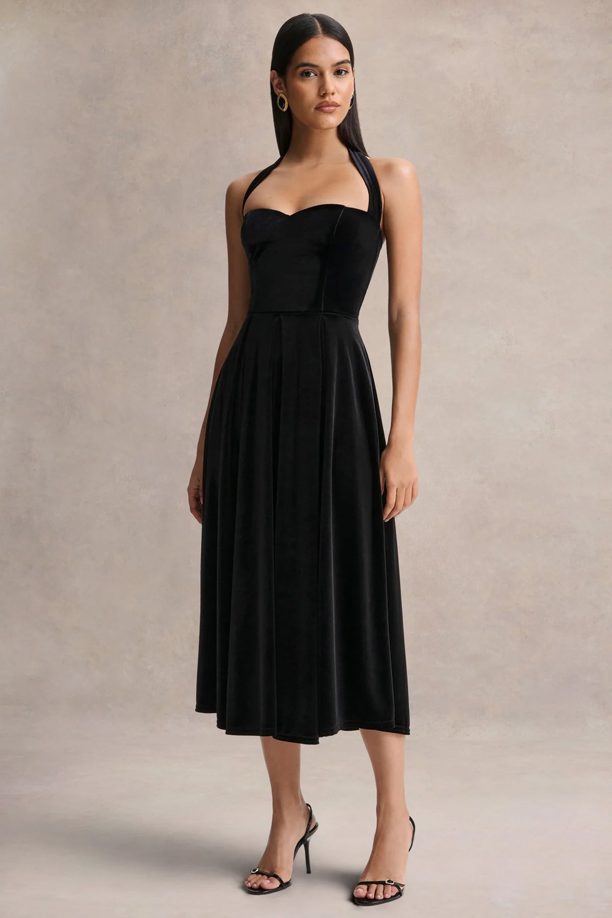 CL13752400106_CL137524001_Esmeray-_-Black-Velvet-Sweetheart-Neck-Midi-Dress_04a