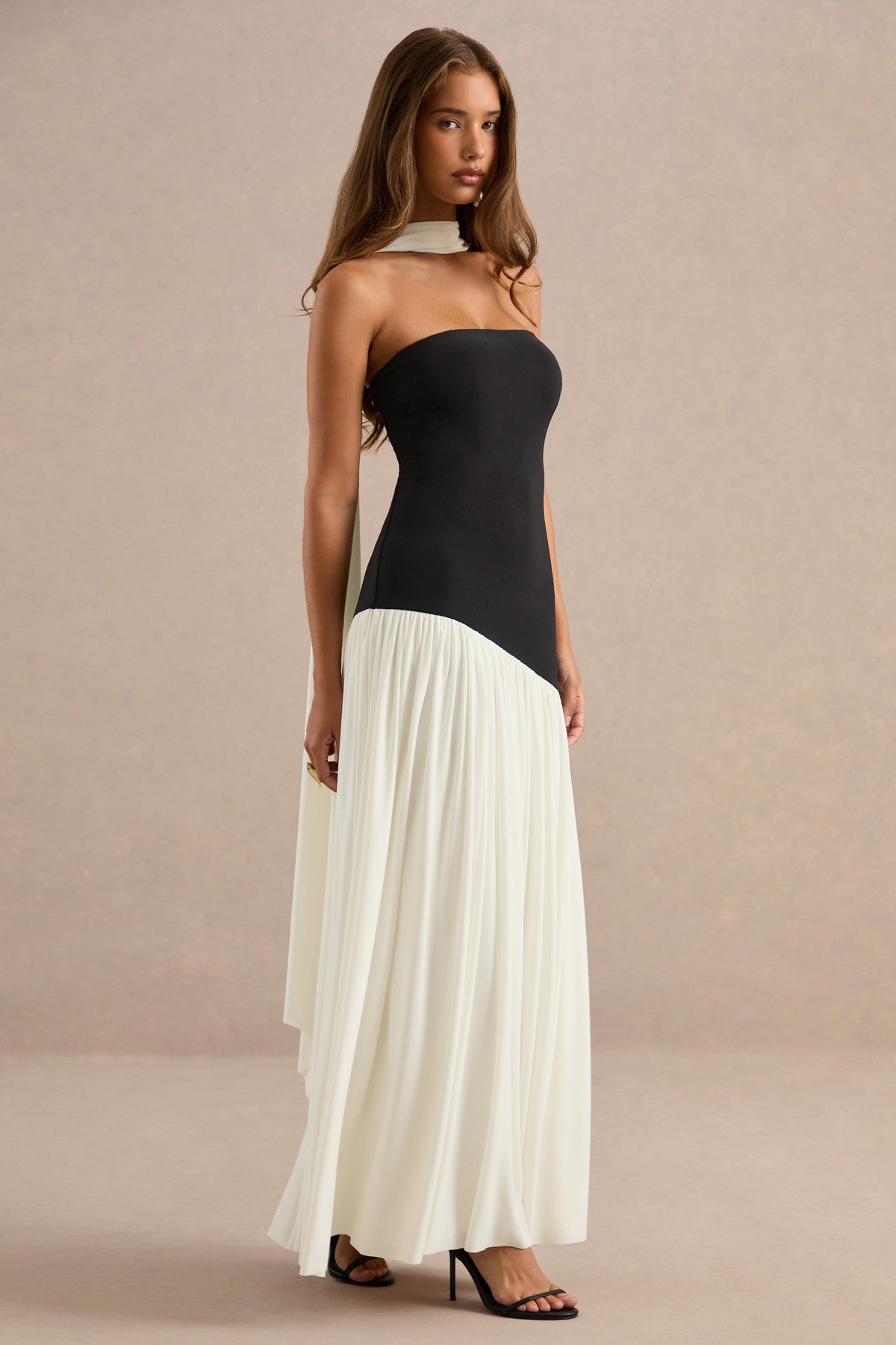 CL13898400106_ECM_HR_CL138984001_-_Galrissa_Monochrome_Bandeau_Pleated_Skirt_Maxi_Dress_with_Neck_Scarf2