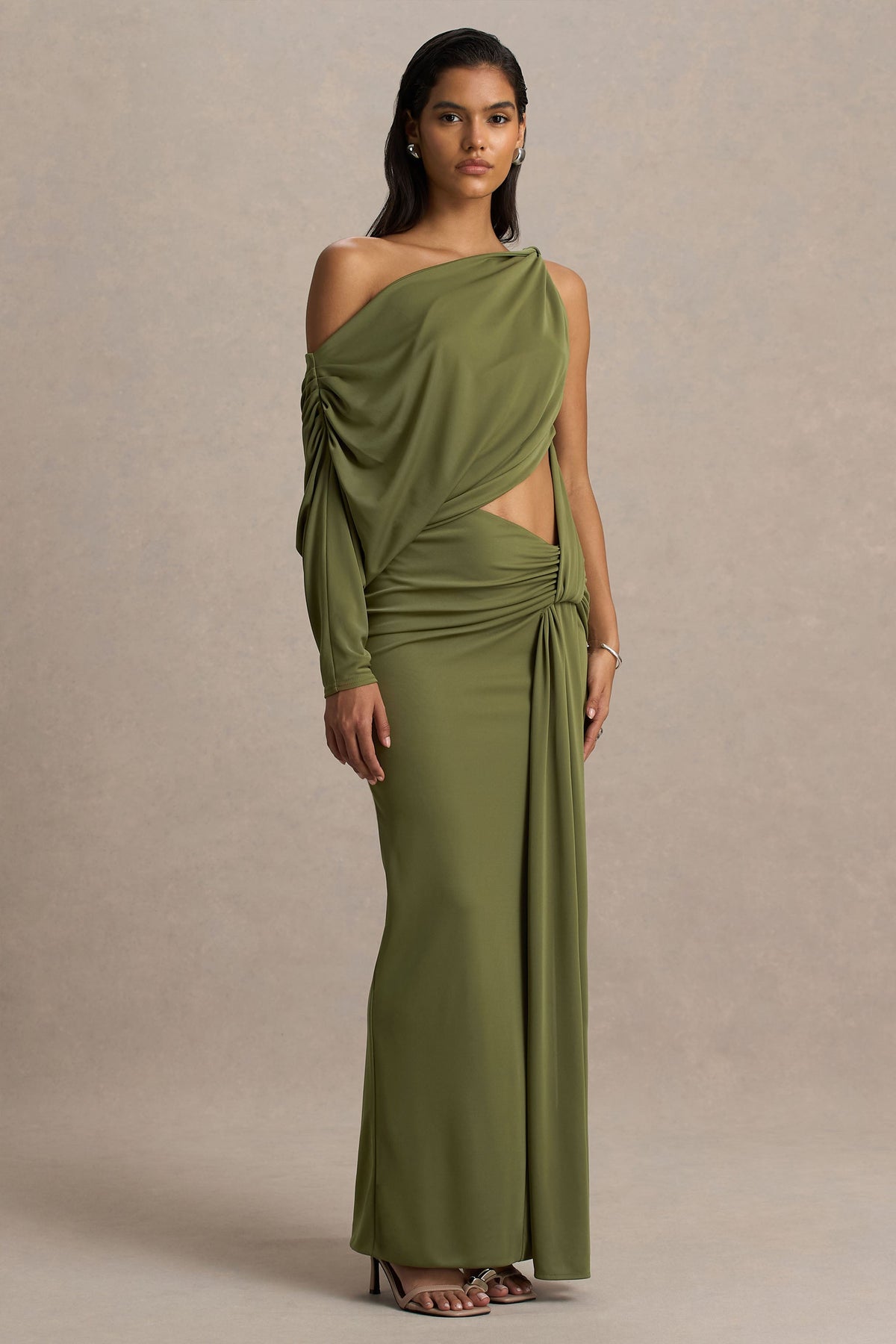 Layla | Olijfgroene Asymmetrische Hals Overslag Maxi Jurk Met uitsnijding En Gerimpeld Detail