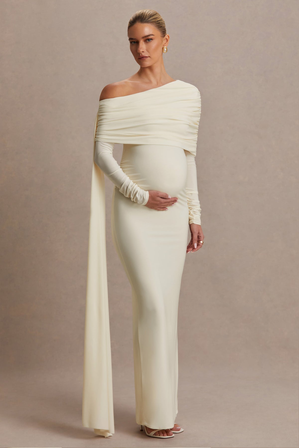 Cyra | Robe longue de maternité crème à encolure asymétrique avec écharpe