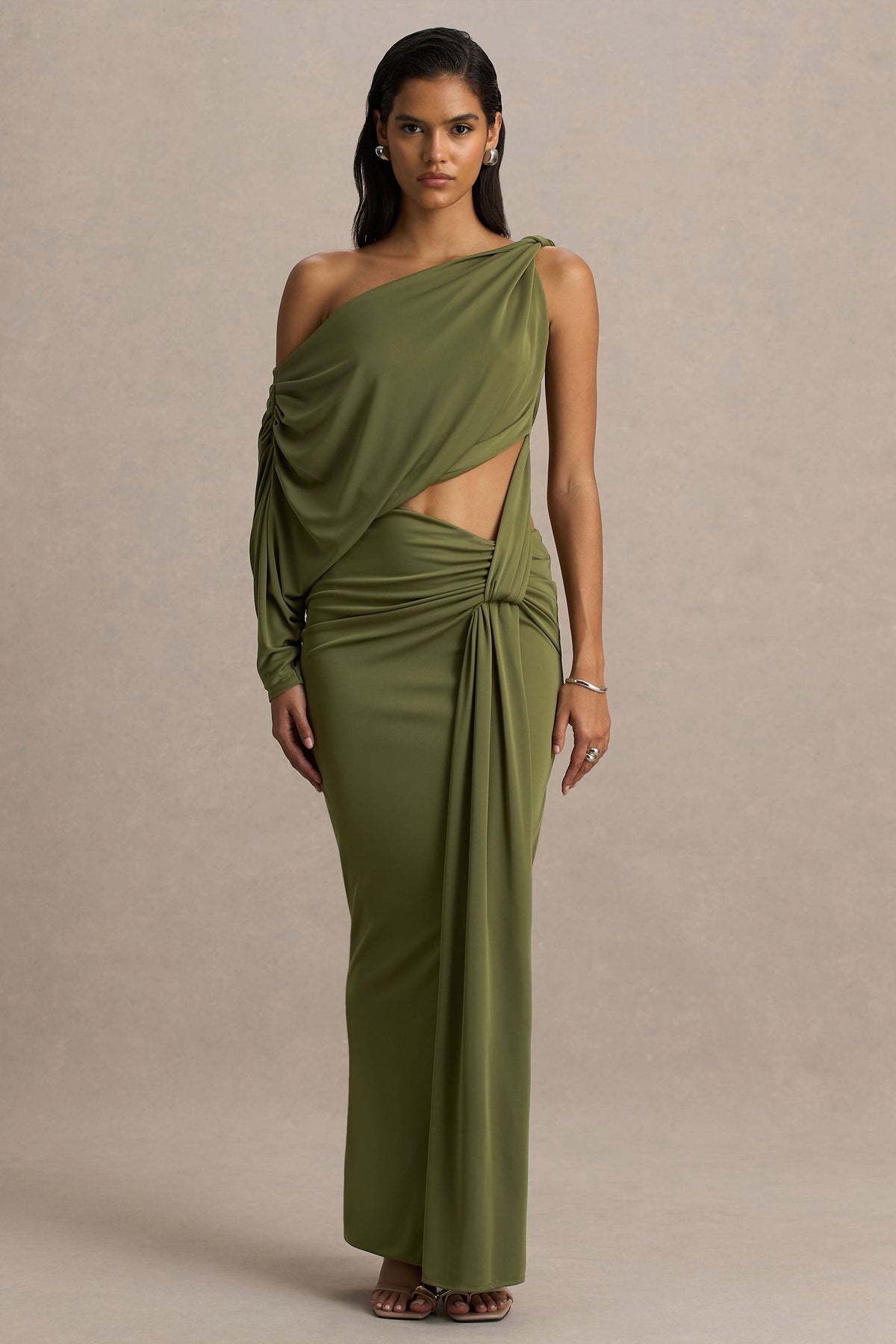 Layla | Olijfgroene Asymmetrische Hals Overslag Maxi Jurk Met uitsnijding En Gerimpeld Detail