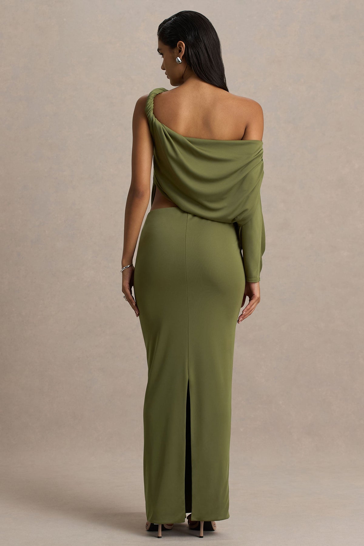 Layla | Olijfgroene Asymmetrische Hals Overslag Maxi Jurk Met uitsnijding En Gerimpeld Detail